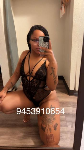 Honeyy, 22  female escort, Denton