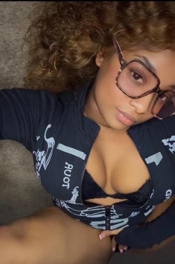 Paris, 24  female escort, Denton